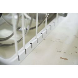 Soporte para sartenes de ABS y acero en blanco, 45 x 20 x 17,5 cm | Tower