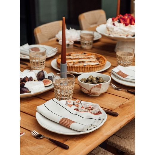 Tårtställ av lergods i beige och flerfärgad, Ø 39 x 17 cm | Molniga fjärilar