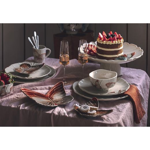 Tårtställ av lergods i beige och flerfärgad, Ø 39 x 17 cm | Molniga fjärilar