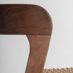 Taburete alto de madera de roble y fibra natural en marrón, 45 x 53 x 96 cm | Flaeh