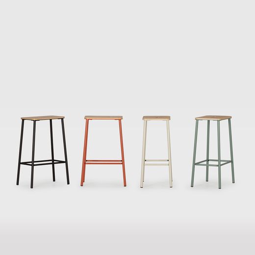 Wysoki stołek z drewna i metalu w kolorze beżowym, 30 x 42 x 65 cm | Abba