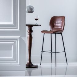 Hoge kruk van bruin en zwart metaal en kunstleer, 44 x 49,5 x 98,5 cm