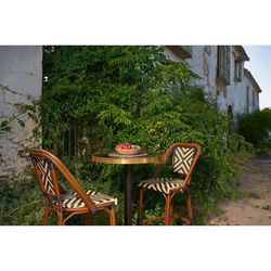 Hög svart och vit syntetisk rottingpall, 47 x 57,5 x 114 cm | Venus