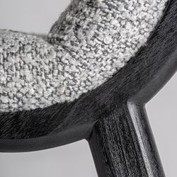 Hög pall i polyestertyg och grått ekträ, 46 x 61 x 107 cm | Jacquard
