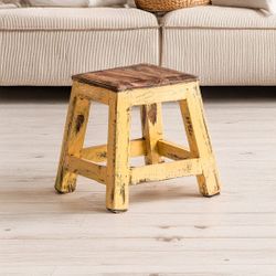 Tabouret bas en bois d'acajou couleur moutarde, 30 x 30 x 29 cm | Buzet