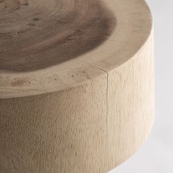 Taburete de madera de suar en marrón, 30 x 30 x 61 cm | Kalandi