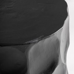 Taburete de madera de suar en negro, 35 x 35 x 45 cm | Kialeh