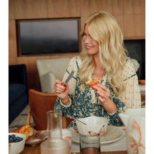 Πήλινη κούπα σε μπεζ και πολύχρωμη, 12,6 x 9,5 x 10 cm | Συννεφιασμένες πεταλούδες