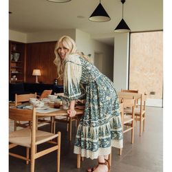 Πήλινη κούπα σε μπεζ και πολύχρωμη, 12,6 x 9,5 x 10 cm | Συννεφιασμένες πεταλούδες