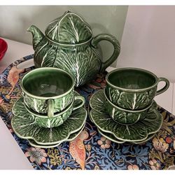 Green earthenware tea cup with saucer, Ø 15.5 x 8 cm | Cabbage