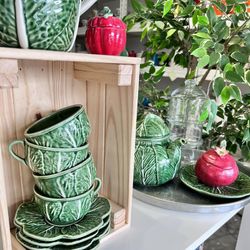 Green earthenware tea cup with saucer, Ø 15.5 x 8 cm | Cabbage