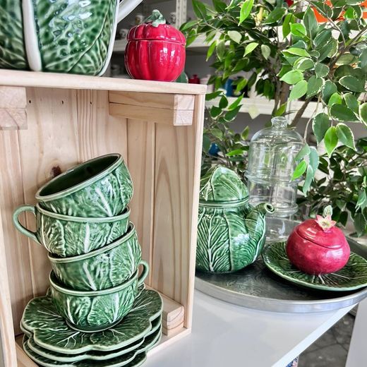 Green earthenware tea cup with saucer, Ø 15.5 x 8 cm | Cabbage