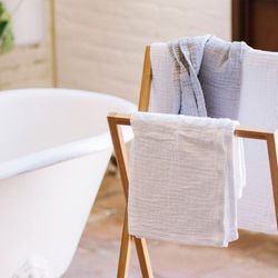 Porte-serviettes pliant en bambou, 45x30x87cm