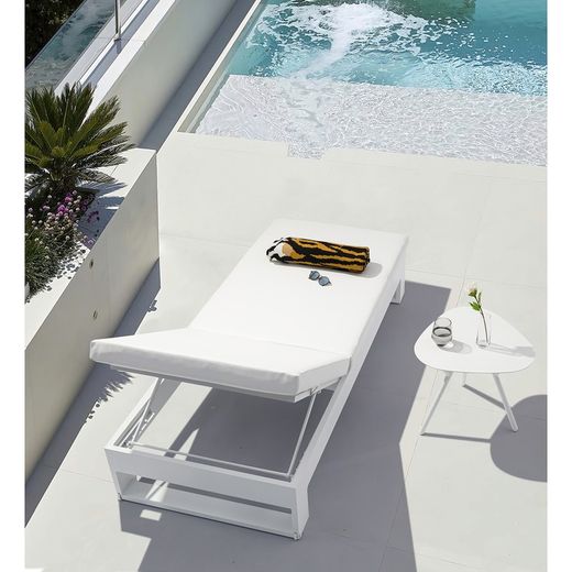 Solstol i aluminium och vitt tyg, 80 x 190 x 38 cm | Nyland