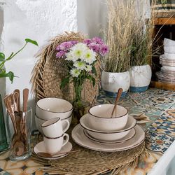 Service de vaisselle complet en grès blanc/marron 18 pièces