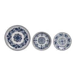 18-piece porcelain dinnerware set in blue and white | Ethnic