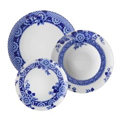 18-piece blue and white porcelain dinnerware set | Blue Ming