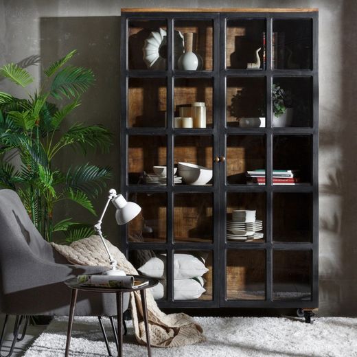 Vitrin av trä och glas i svart och mörk natur, 120 x 40 x 194 cm