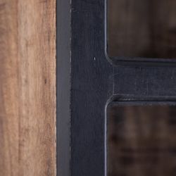 Vitrin av trä och glas i svart och mörk natur, 120 x 40 x 194 cm