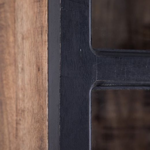 Vitrin av trä och glas i svart och mörk natur, 120 x 40 x 194 cm