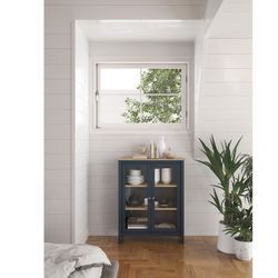 Furu och vitrinskåp i blått, 90 x 40 x 110 cm | dimmig